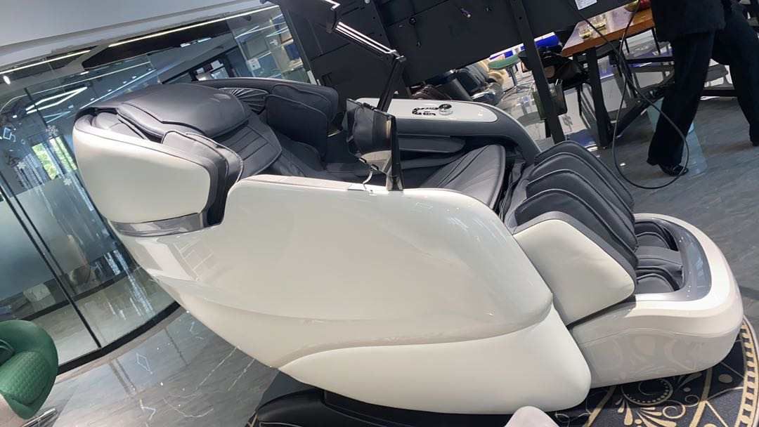 Massage chair in white and grey